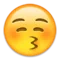 Kyssande ansikte med slutna ögon emoji på iPhone (iOS 9.1)