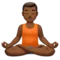 Man i lotusställning: Mellanmörk hudton emoji på iPhone (iOS 11.2)