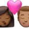 吻：女性、男性、中深色肤色、中等肤色 iPhone 上的表情符号 (iOS 16.4)