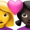 情侣之心 - 女：无肤色，女：深色肤色 iPhone 上的表情符号 (iOS 16.4)