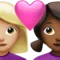 心形情侣：女，女，中等偏浅肤色，中等偏深肤色 iPhone 上的表情符号 (iOS 16.4)
