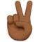 Χέρι Νίκης: Μεσαίος-Σκούρος Τόνος Δέρματος emoji στο iPhone (iOS 17.4)