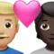 Kalpli Çift: Erkek, Kişi, Açık Ten Tonu, Koyu Ten Tonu iPhone üzerinde emoji (iOS 17.4)