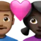 ハートを持ったカップル - 男性：ミディアムスキントーン、女性：ダークスキントーン iPhoneの絵文字