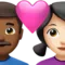 ハートのカップル - 男性：中程度の濃い肌の色、女性：明るい肌の色 iPhoneの絵文字