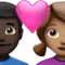 Kalp Şeklinde Çift - Erkek: Koyu Ten Rengi, Kadın: Orta Ten Rengi iPhone üzerinde emoji (iOS 17.4)