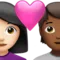 ハートを持ったカップル：女性、人物、明るい肌色、やや暗い肌色 iPhoneの絵文字
