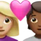 ハートを持ったカップル：女性、人物、やや明るい肌の色、やや暗い肌の色 iPhoneの絵文字