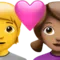 Kalpli Çift: Kişi, Kadın, Ten Rengi Belirtilmemiş, Orta Ten Rengi iPhone üzerinde emoji (iOS 17.4)