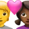 ハートを持つカップル：人物、女性、肌の色なし、やや濃い肌の色 iPhoneの絵文字