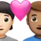 Kalpli Çift: Kişi, Erkek, Açık Tenli, Orta Tenli iPhone üzerinde emoji (iOS 17.4)