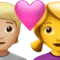 ハートを持つカップル：人物、女性、やや明るい肌の色、肌の色なし iPhoneの絵文字