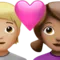 Kalpli Çift: Kişi, Kadın, Açık Ten Rengi, Orta Ten Rengi iPhone üzerinde emoji (iOS 17.4)