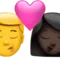 Öpücük - Erkek: Ten rengi belirtilmemiş, Kadın: Koyu ten rengi iPhone üzerinde emoji (iOS 17.4)