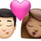 Sărut - Bărbat: Ten deschis, Femeie: Ten mediu emoji pe iPhone (iOS 15.4)