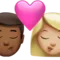 Kyss - Man: Mellanmörk hudton, Kvinna: Mellanljus hudton emoji på iPhone (iOS 16.4)