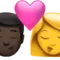 Sărut - Bărbat: Ten închis, Femeie: Fără ten emoji pe iPhone (iOS 15.4)