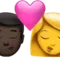 Öpücük - Erkek: Koyu Ten Rengi, Kadın: Ten Rengi Belirtilmemiş iPhone üzerinde emoji (iOS 17.4)