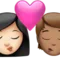 キス：女性、人物、明るい肌色、中間の肌色 iPhoneの絵文字