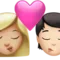 Öpücük: Kadın, Kişi, Orta-Açık Ten Tonu, Açık Ten Tonu iPhone üzerinde emoji (iOS 17.4)