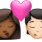 キス：女性、人物、中程度の濃い肌の色、明るい肌の色 iPhoneの絵文字