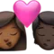 Sărut: Femeie, Persoană, Ten mediu-închis, Ten închis emoji pe iPhone (iOS 15.4)