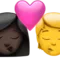 Kyss: Kvinna, Person, Mörk hudton, Ingen hudton emoji på iPhone (iOS 16.4)