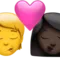 キス: 人物、女性、肌の色なし、肌の色が濃い iPhoneの絵文字