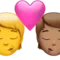 Kyss: Person, Person, Ingen hudton, Mellan hudton emoji på iPhone (iOS 16.4)