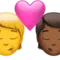 Kyss: Person, Person, Ingen hudton, Mellanmörk hudton emoji på iPhone (iOS 16.4)