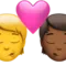 Öpücük: Kişi, Kişi, Ten Rengi Yok, Orta-Koyu Ten Rengi iPhone üzerinde emoji (iOS 17.4)