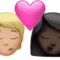 キス：人物、女性、やや明るい肌の色、暗い肌の色 iPhoneの絵文字