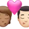 Öpücük: Kişi, Erkek, Orta Ten Rengi, Açık Ten Rengi iPhone üzerinde emoji (iOS 17.4)
