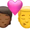 Kyss: Person, Man, Mellanmörk hudton, Ingen hudton emoji på iPhone (iOS 16.4)