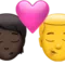Öpücük: Kişi, Erkek, Koyu Tenli, Tensiz iPhone üzerinde emoji (iOS 17.4)