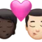 Sărut: Persoană, Bărbat, Ten închis, Ten deschis emoji pe iPhone (iOS 15.4)