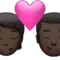Öpücük: Kişi, Erkek, Koyu Ten Rengi iPhone üzerinde emoji (iOS 17.4)